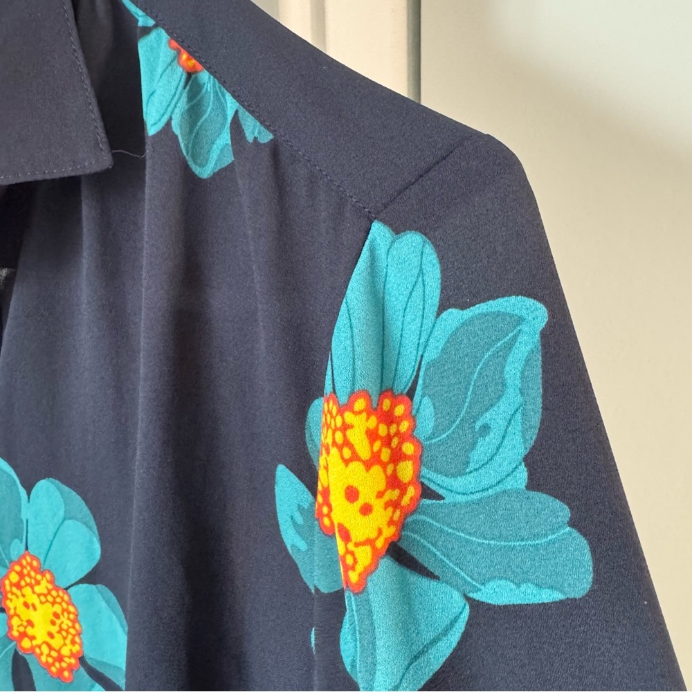 Banana Republic Navy Blue Floral Popover Blouse Size XS Polyester Buttons - Picture 7 of 14